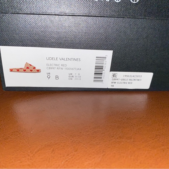 Coach Udele Valentine's Slides ❤️❤️ - Picture 4 of 8